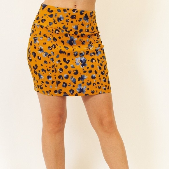 FLOWER PRINTTED MINI SKIRT - Picture 1 of 4